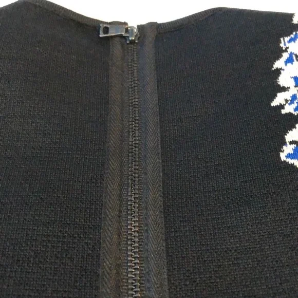 BCBGMaxAzria Fitted Patterned Dress - Picture 4 of 5